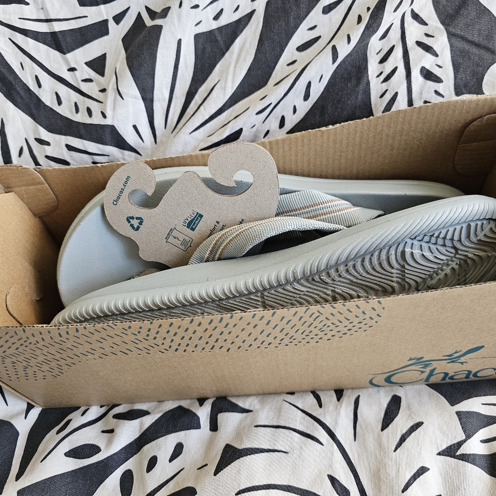 Chaco flip flops - Picture 2 of 3